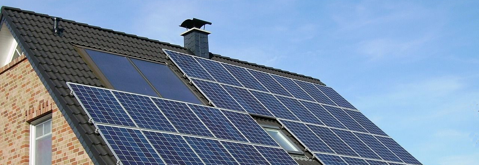 Ihre Photovoltaik-Anlage auf dem Dach hat viel Geld gekosten und soll nun möglichst lange halten. Wie muss ich die wertvolle Technik versichern? Wir beraten Sie individuell